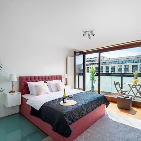 Apartment With Balcony And Parking Near The Prague Museum 外观 照片