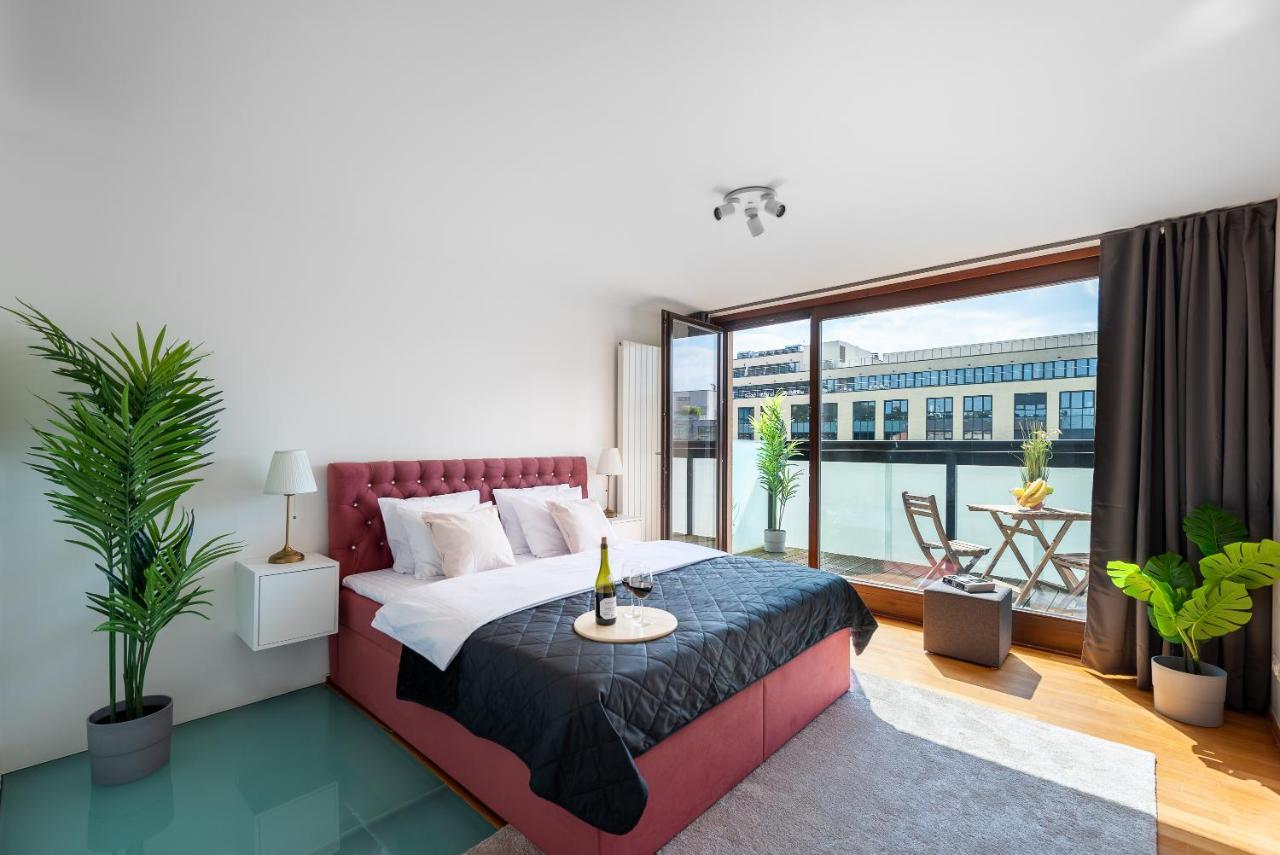 Apartment With Balcony And Parking Near The Prague Museum 外观 照片