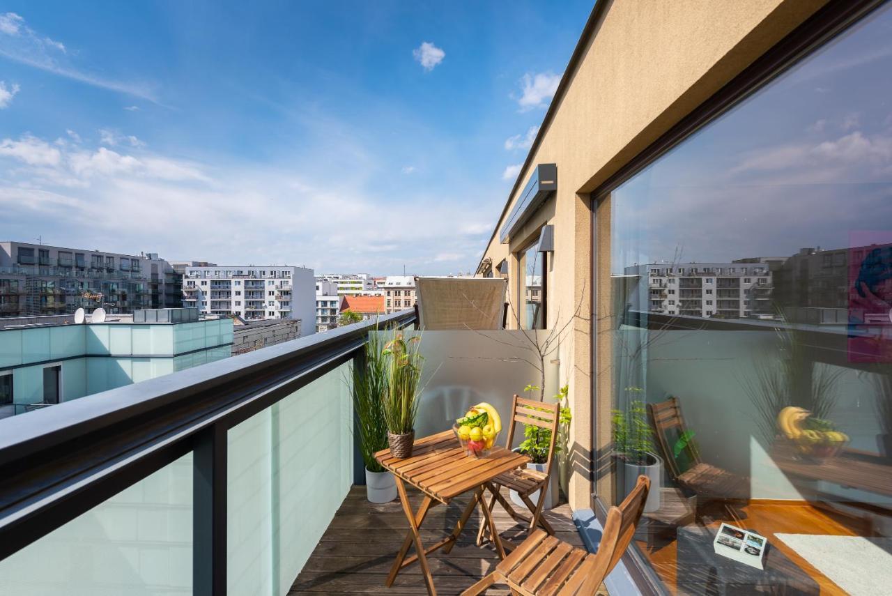Apartment With Balcony And Parking Near The Prague Museum 外观 照片