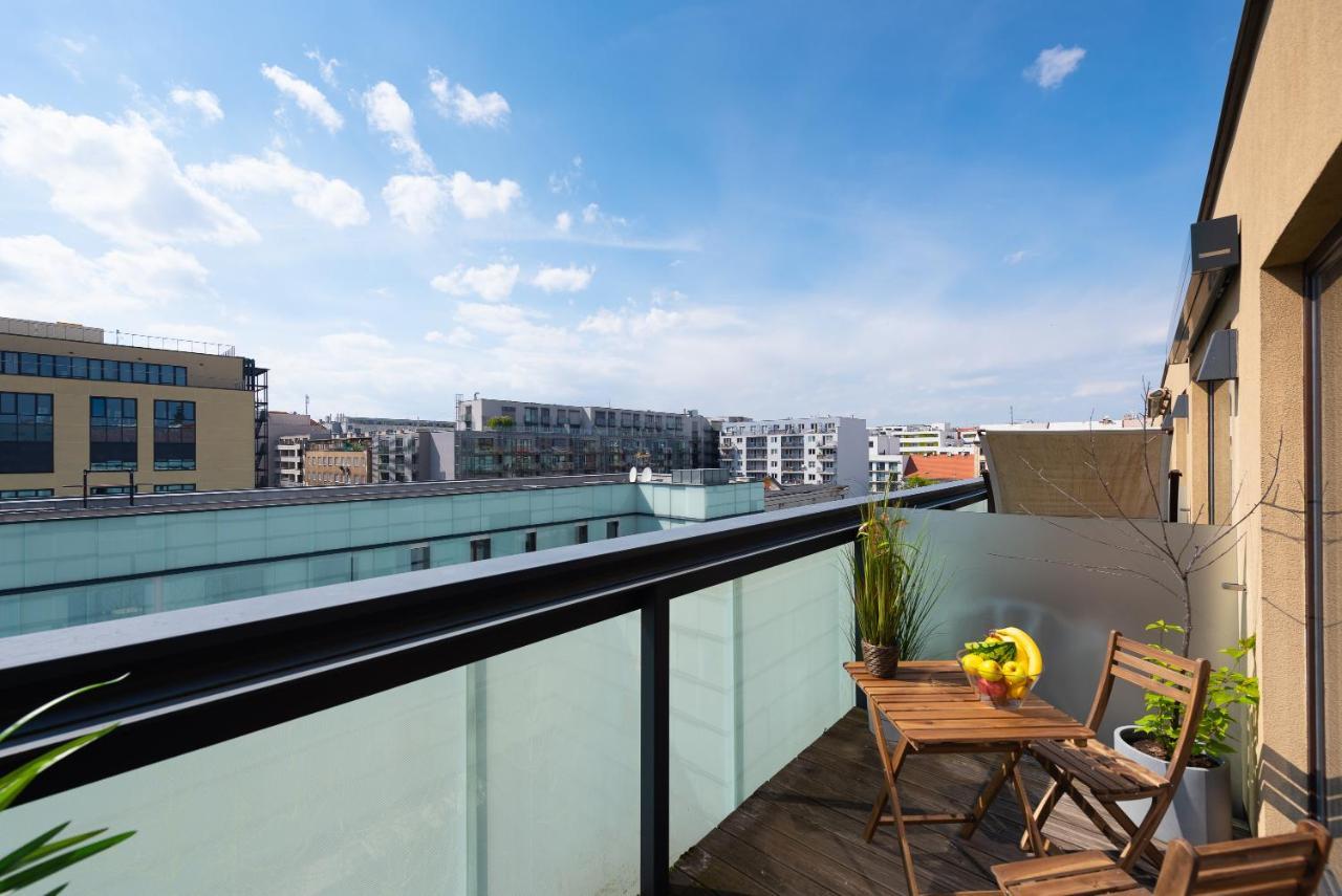 Apartment With Balcony And Parking Near The Prague Museum 外观 照片